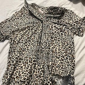 SHORT SLEEVE LEOPARD PRINT PAJAMA TOP